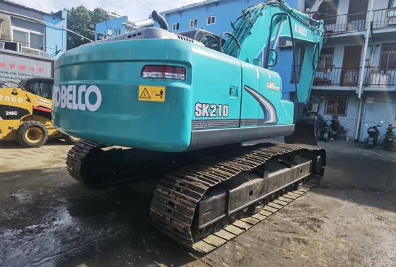 حفرة كوبيلكو SK210-8 المستخدمة في اليابان ذات الطاقة المحركية 114 كيلوواط و سعة دلو 1 متر مكعب
