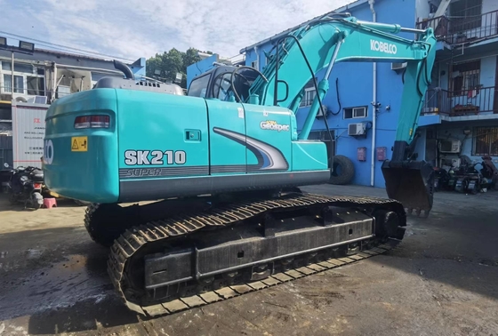 حفرة كوبيلكو SK210-8 المستخدمة في اليابان ذات الطاقة المحركية 114 كيلوواط و سعة دلو 1 متر مكعب